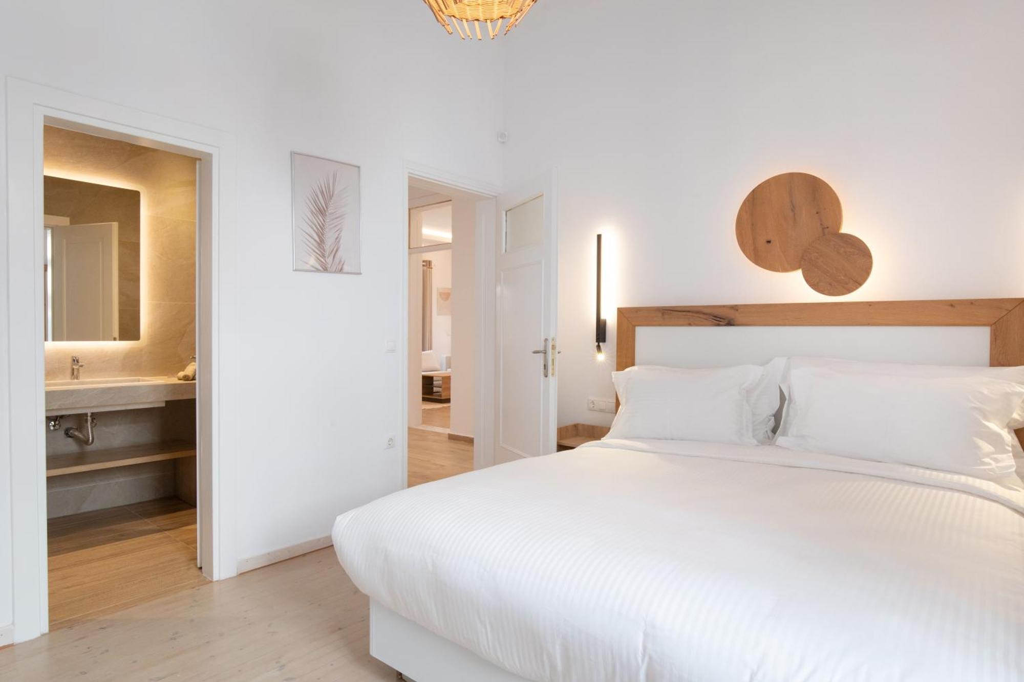 Spitarona Town House - Largest In The Center Villa