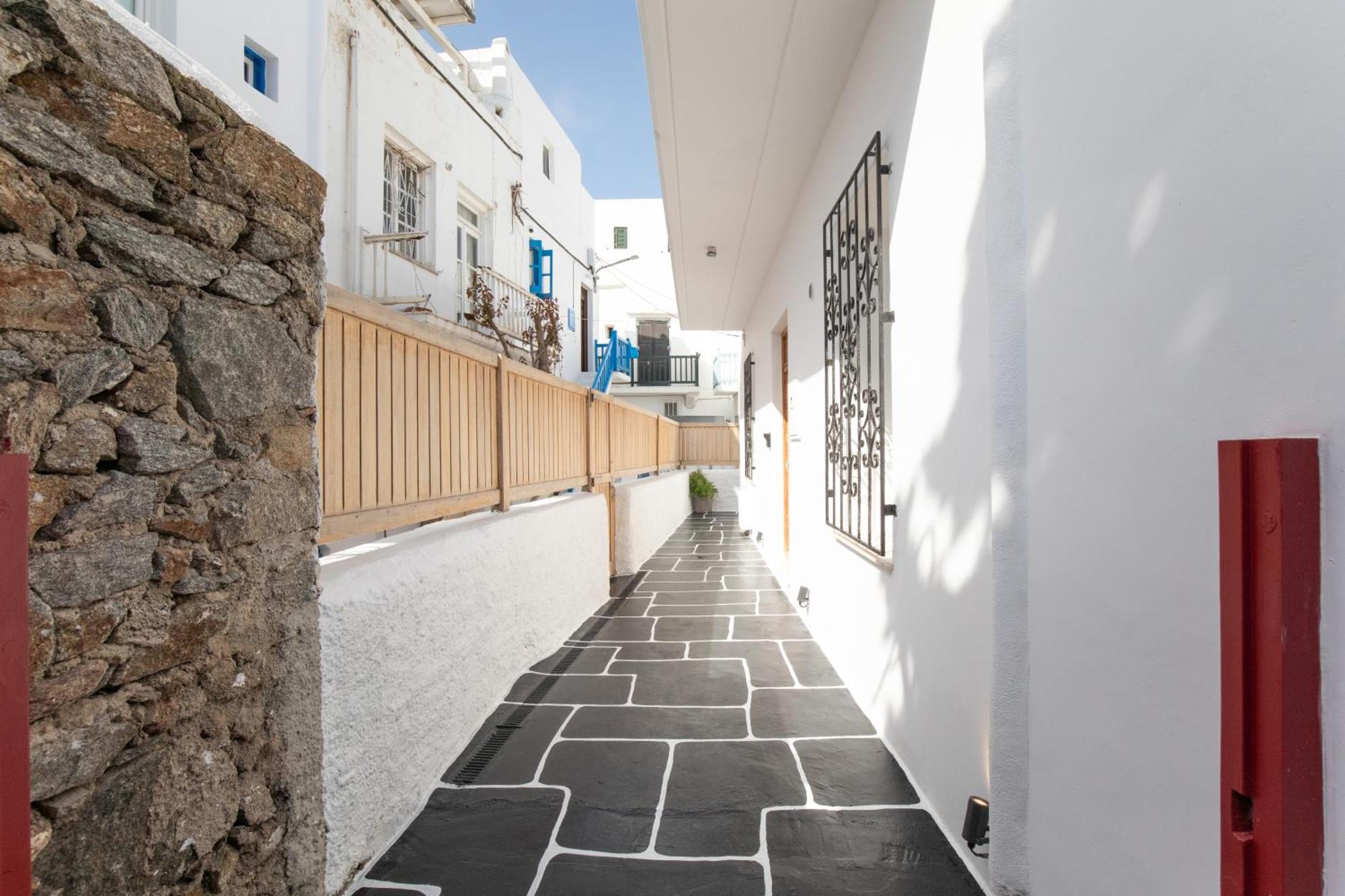Spitarona Town House - Largest In The Center *